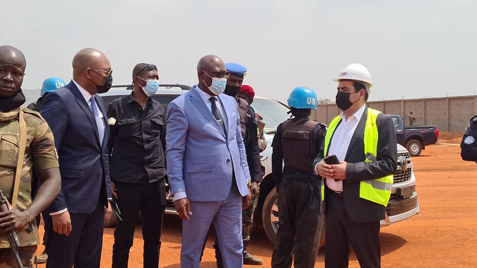 Le premier ministre Félix Moloua constate de visu l'évolution des travaux de construction d'un port sec à Bangui