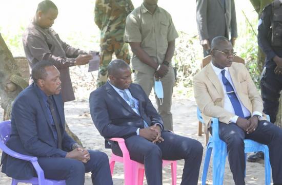 le premier ministre assiste la famille de la fille morte dans l'accident causé par le véhicule de la minusca