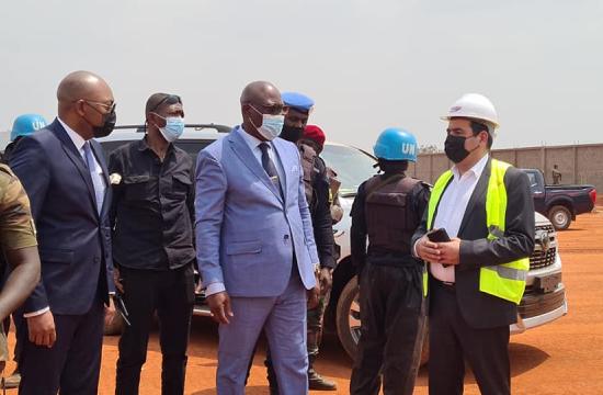 Le premier ministre Félix Moloua constate de visu l'évolution des travaux de construction d'un port sec à Bangui