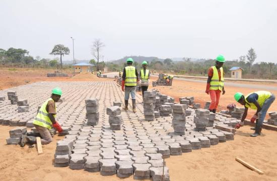 Le premier ministre Félix Moloua constate de visu l'évolution des travaux de construction d'un port sec à Bangui