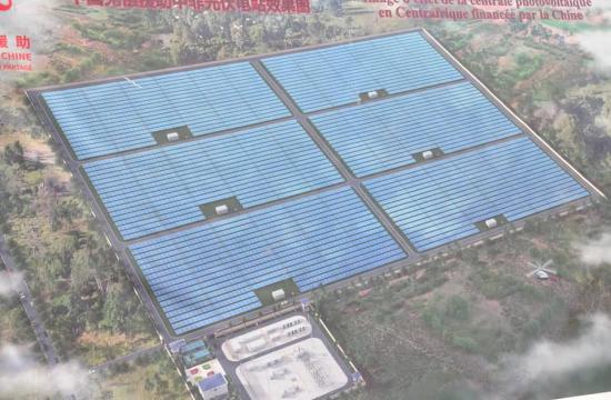 Le premier ministre Félix Moloua sur le terrain pour constater de visu l'état d'avancement des travaux de construction de la centrale solaire de Sakai