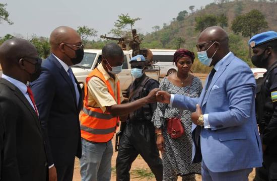 Le premier ministre Félix Moloua constate de visu l'évolution des travaux de construction d'un port sec à Bangui