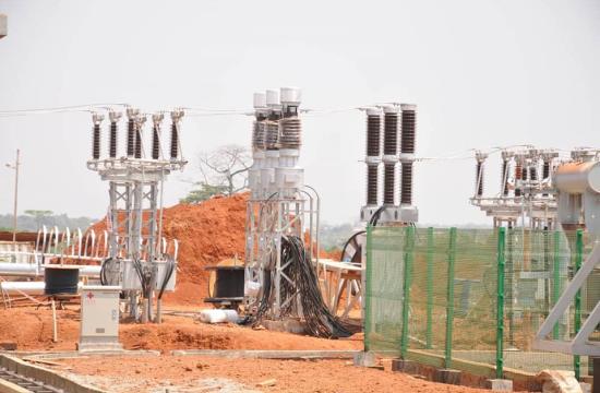 Le premier ministre Félix Moloua sur le terrain pour constater de visu l'état d'avancement des travaux de construction de la centrale solaire de Sakai